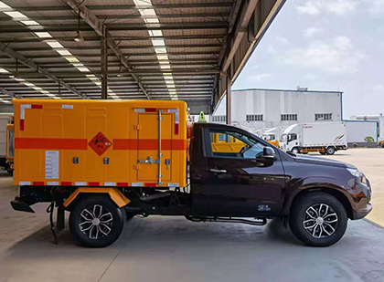 壤塘爆破器材运输车